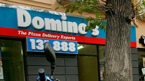 La gente está haciendo cada vez más pedidos a domicilio para evitar salir y contagiarse con el coronavirus.