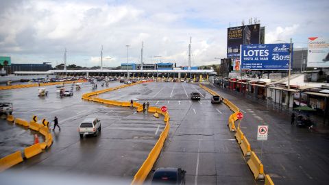 El jueves el cruce por la garita de San Ysidro lucía vacía.(Manuel Ocaño)