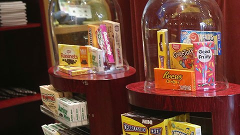 Los cines no ganan tanto dinero por la venta de boletos.