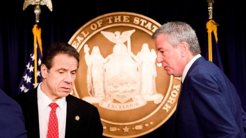 Andrew Cuomo considera que los precios no deben ser una "barrera" para prevenir detectar nuevos casos.