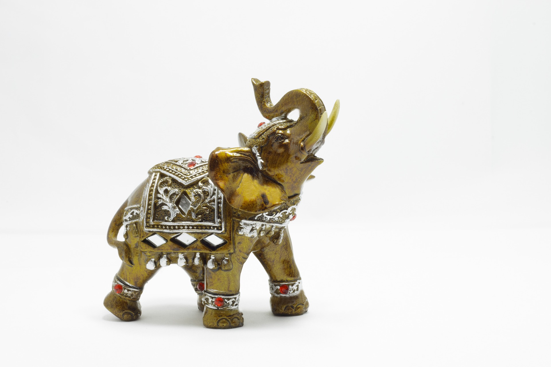 Los Elefantes: ¿Amuletos de buena suerte?, ENTRETENIMIENTO