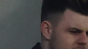 Eric Dier escaló las gradas buscando a un fanático.