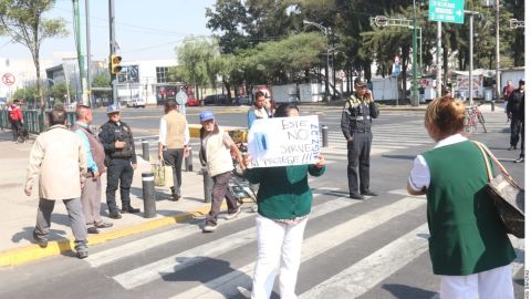 Además de la falta de insumos, ahora el personal del IMSS es víctima de agresiones.