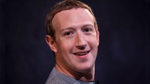 El salario promedio que paga Facebook al año es de alrededor de $228,651 dólares.