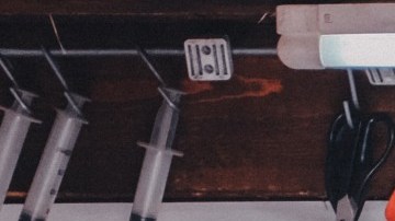 Paredes falsas de madera ayudan a colgar diferentes objetos.