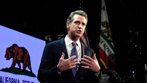 Gavin Newsom gobernador de California.