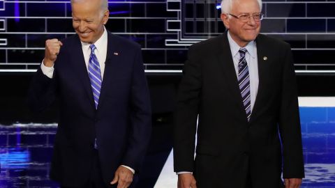El exvicepresidente Joe Biden y el senador Bernie Sanders.