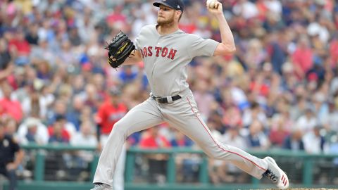 El lanzador de los Red Sox se perderá al menos un año.