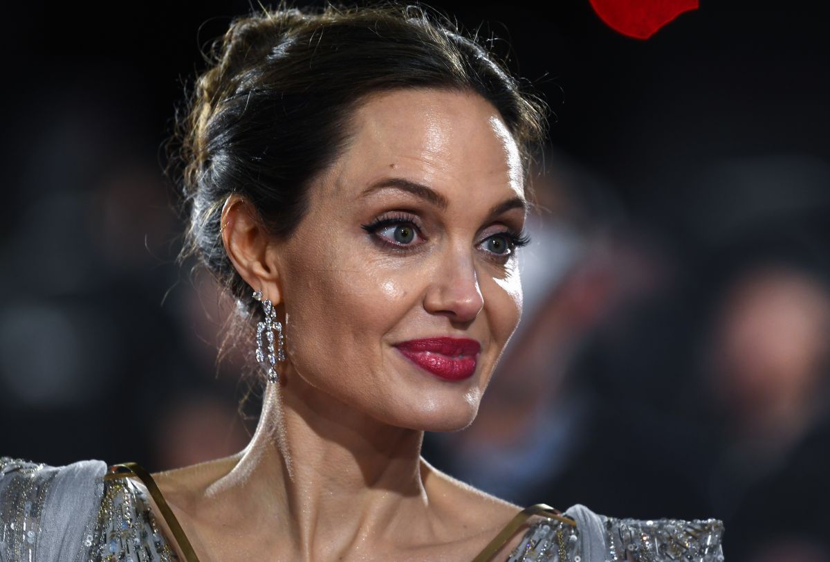 La actriz Angelina Jolie donó  a la fundación No Kid Hungry un millón de dólares para alimentación. 
