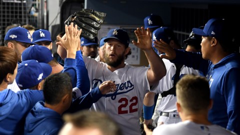 Clayton Kershaw llega a 32 años de edad.