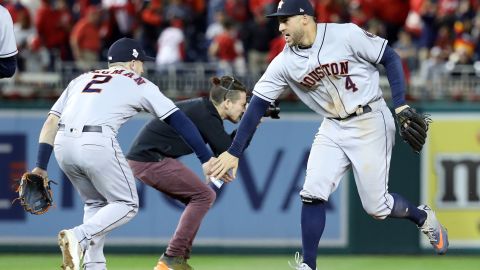 Alex Bregman y George Springer  se solidarizan con la comunidad.