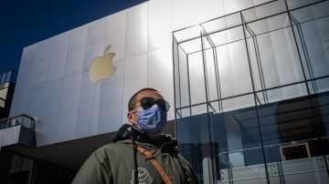Apple cierra tiendas coronavirus pandemia Tim Cook China dinero salud iPhone desarrolladores