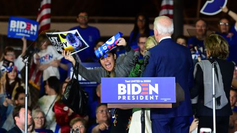 Jill Biden protege a su esposo