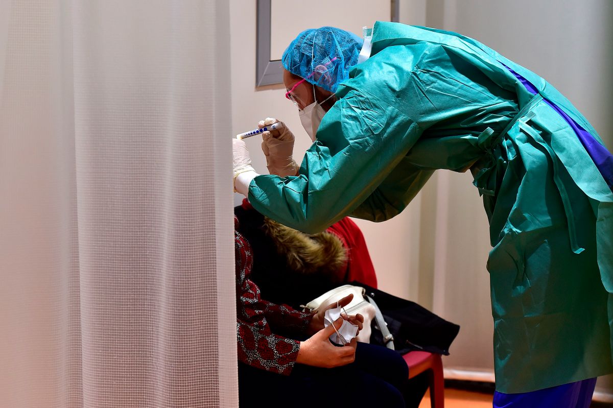 FOTOS: Mujer sufre perforación del cerebro por prueba de coronavirus.