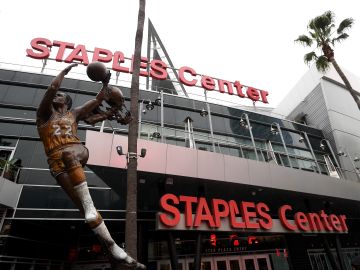 Los Lakers de Los Ángeles podrán realizar prácticas escalonadas y en grupos pequeños.