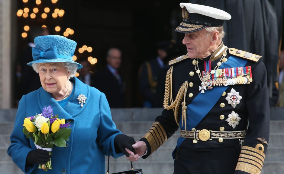 En cuarentena el esposo de la reina Isabel II, el príncipe ...