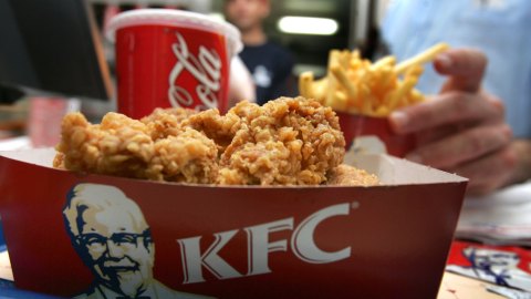 KFC emergencia coronavirus dedos campaña Chopin Reino Unido
