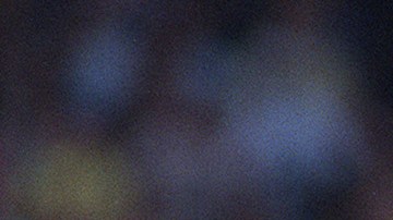 René Higuita persiguiendo a Roger Milla, luego de perder el balón con él fuera del área grande.