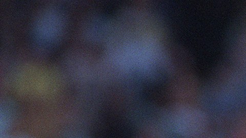 René Higuita persiguiendo a Roger Milla, luego de perder el balón con él fuera del área grande.