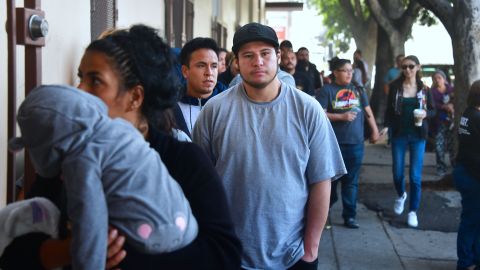 El estado planea reducir la orden de permanecer en casa.