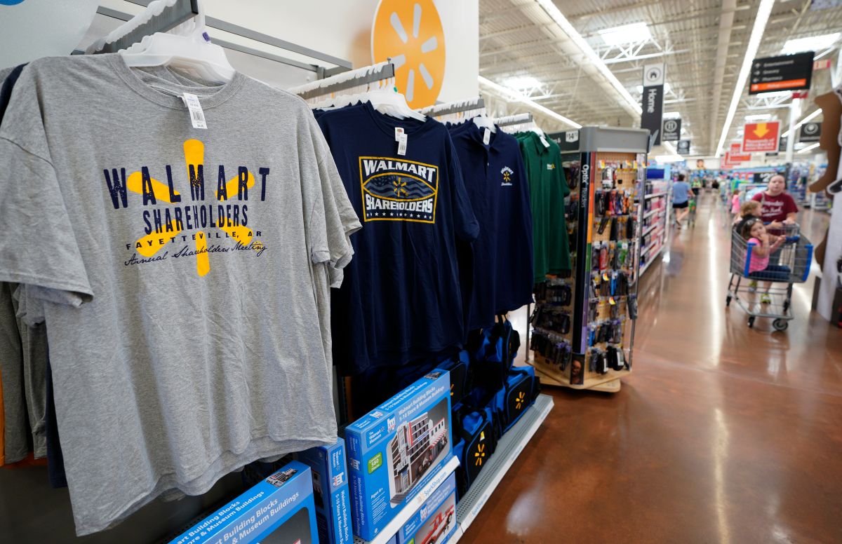  Walmart está registrando un aumento en la venta de artículos que la gente usa de la cintura para arriba.

