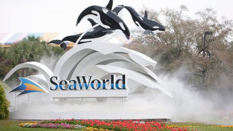 SeaWorld coronavirus despidos empleo Orlando San Diego trabajadores