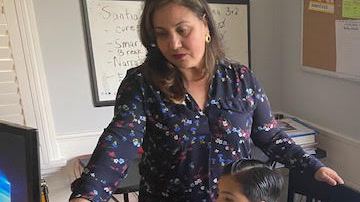Hilda Marela Delgado dedica tres horas a la educación de sus hijos  Santiago y Valentina. (Foto Cortesía)