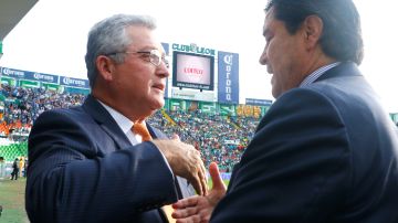 Víctor Vucetich y Luis Fernando Tena, dos de los técnicos más veteranos de la Liga MX.