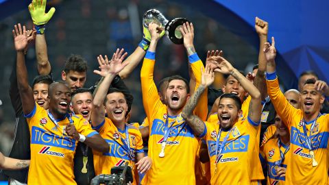 Tigres levantó el trofeo de campeón en el Apertura 2017.