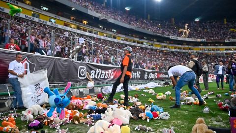 Un sector de la tribuna no siguió la dinámica.