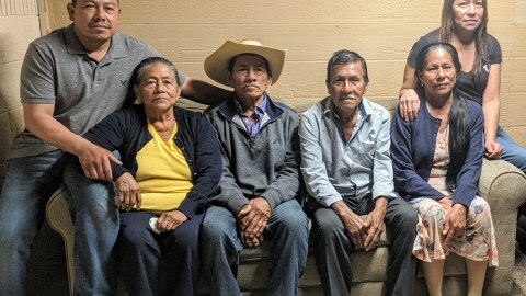 Del lado izquierdo Reinaldo Vergara junto a sus padres J. Cleofás Vergara y Juana Urbano; del lado derecho Victoria Charco junto a sus padres Esteban Charco y María Elena Salmerón. (Jacqueline García)