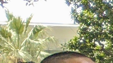 Aurelio Aldana (centro) junto a su familia recibiendo a su madre Eugenia Ángeles. (Jacqueline García)