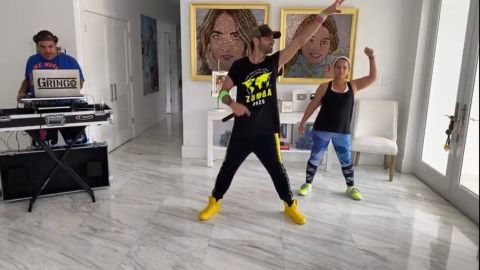 Toni Costa y Adamari López haciendo Zumba.