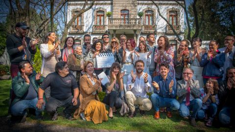 El elenco de "Imperio de Mentiras" reunido el primer día de grabaciones.