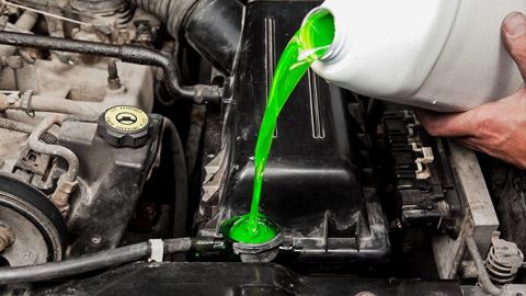 El anticongelante controla los cambios térmicos y equilibrando la temperatura del motor