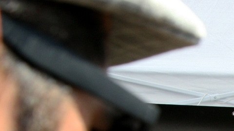 Marlene y Steven García co-propietarios de Brew-N-Krew, sirven a clientes en Steinbeck’s Home Brew Fest.