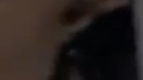 Kourtney Kardashian y Kim Kardashian pelean.