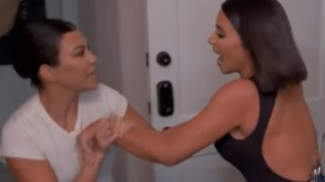 Kourtney Kardashian y Kim Kardashian pelean.