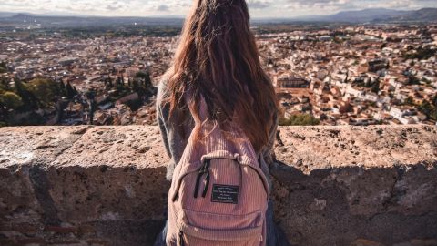 Las ciudades más seguras para mujeres que viajan solas. *Foto: Kamila Maciejewska vía Unsplash.