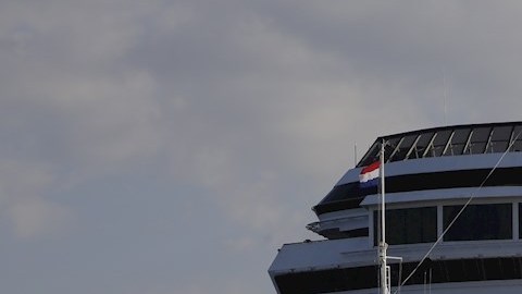 Mueren 4 personas a bordo de crucero, lo aislan en Panamá