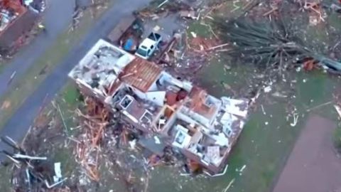 Parte de la devastación causada por el tornado en Nashville, Tennessee.