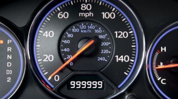 ¿Crees que tu auto está en mal estado por llegar a los 100,000 kilómetros? ¡Descúbrelo!