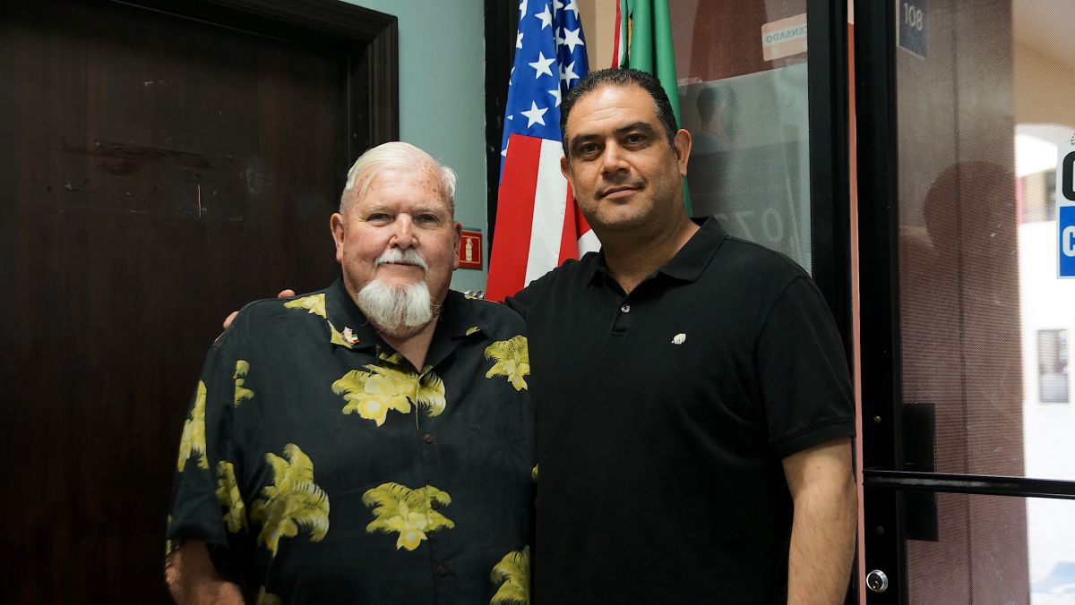 Carlos Hernández Gutiérrez (d), coordinador de la FRAO, junto a Jeff Failing, quien se mudó de EEUU a México. / fotos: Manuel Ocaño. 