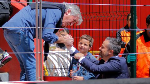 Tres generaciones. Los Puente festejaron el final de la mala racha en el Nemesio Diez.