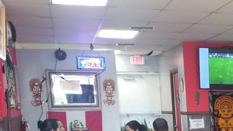El Pollo Peruano en Carson ha tenido cerrado el interior del restaurante desde marzo. (Suministrada)