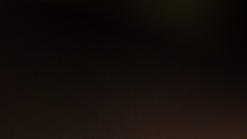 El hombre causó destrozos al vehículo.