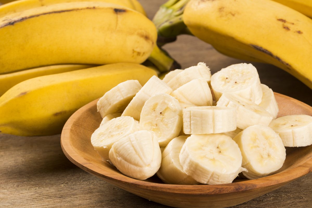 El té de banana es un poderoso aliado natural para combatir la retención de líquidos y la hipertensión.