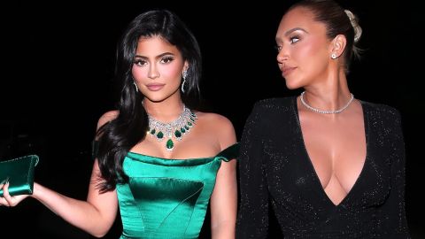 Kylie Jenner junto a Anastasia Karanikolaou.