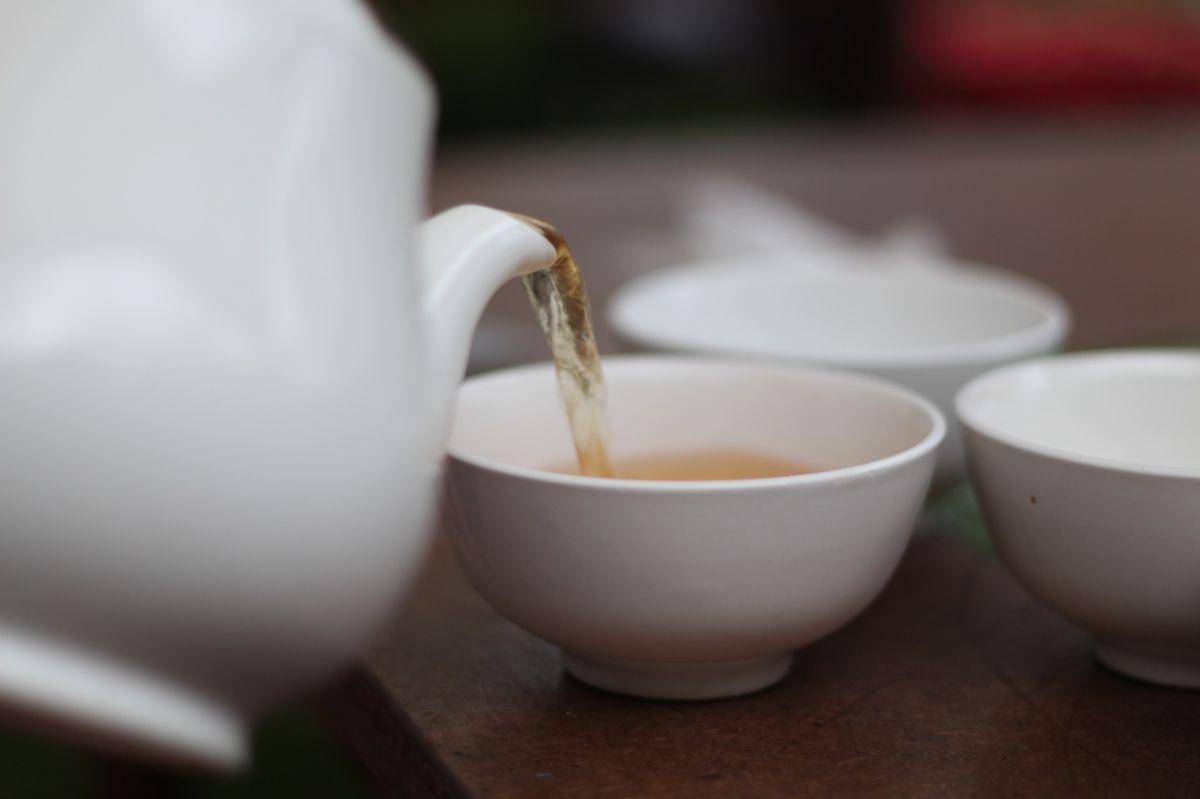 El té de jazmín puede ayudarte a combatir el mal aliento al reducir las bacterias que causan mal olor .