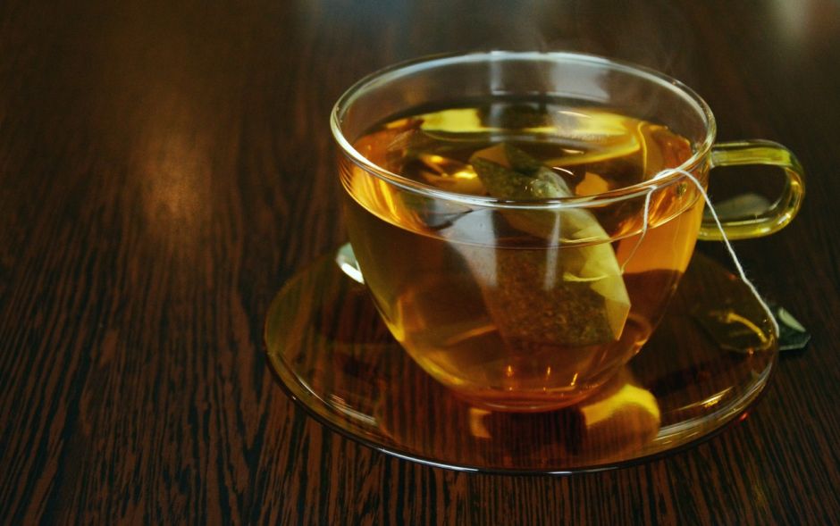 Las bolsitas de té liberan millones de partículas de microplástico en la  infusión